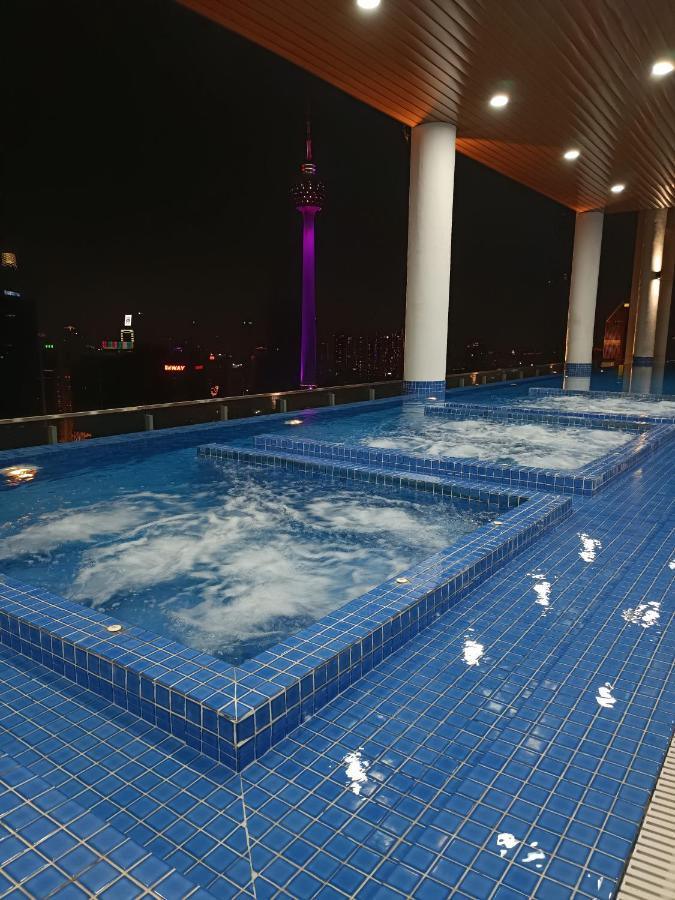 Cl 18a Modern Balcony Klcc View Infinity Pool * Kuala Lumpur