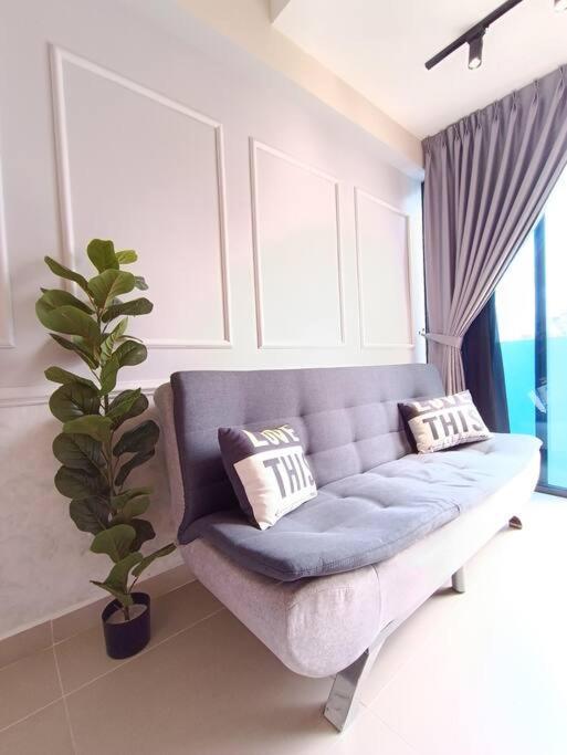 Cl 18a Modern Balcony Klcc View Infinity Pool Apartment