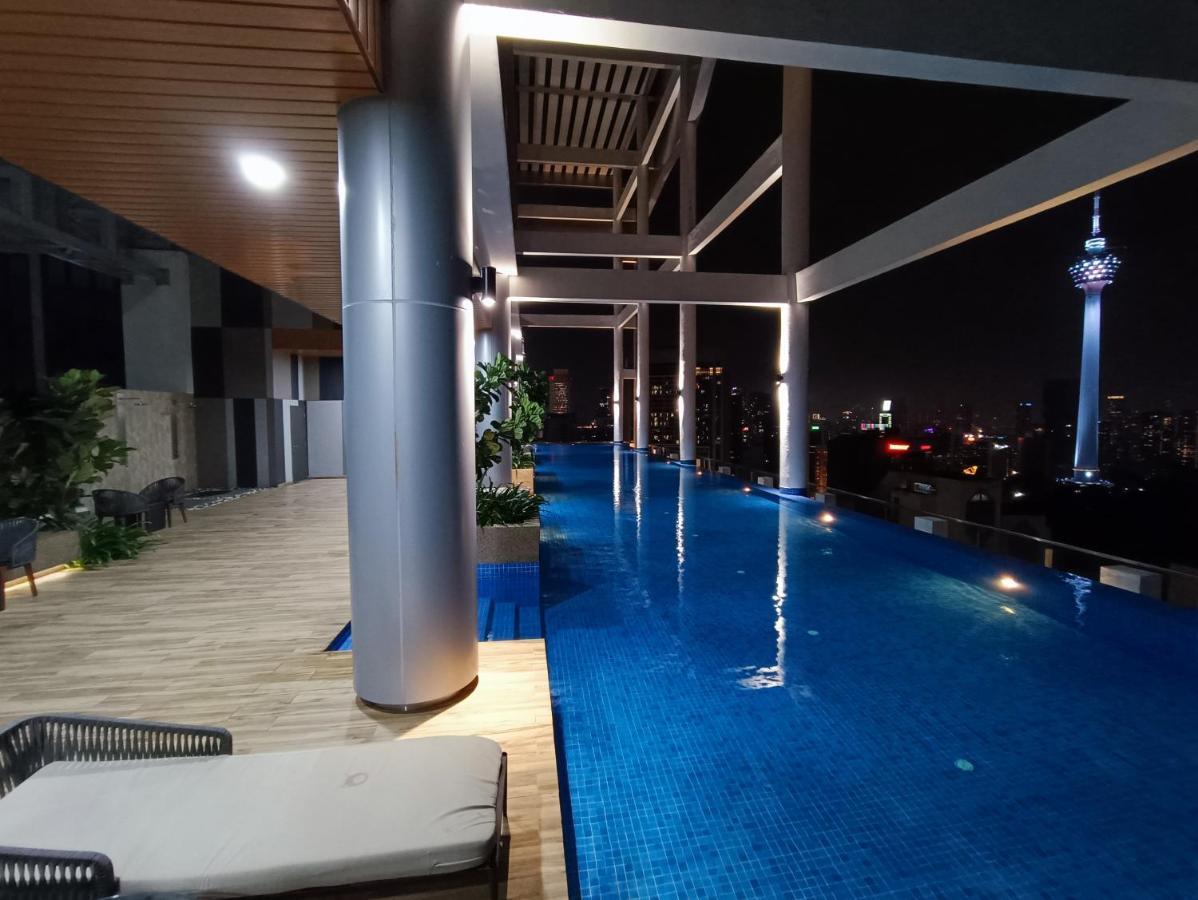 Cl 18a Modern Balcony Klcc View Infinity Pool